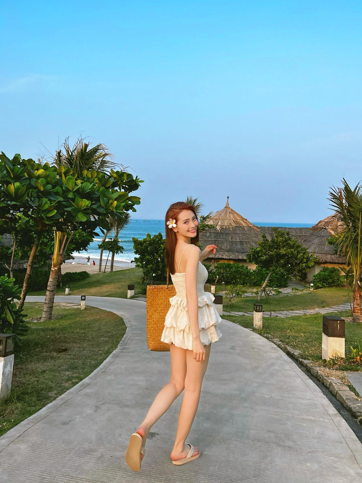 Huyền Trang không chỉ sở hữu khuôn mặt xinh đẹp, ngũ quan thanh tú mà còn duy trì được vóc dáng cân đối, quyến rũ. Ảnh: FB Nguyễn Huyền Trang