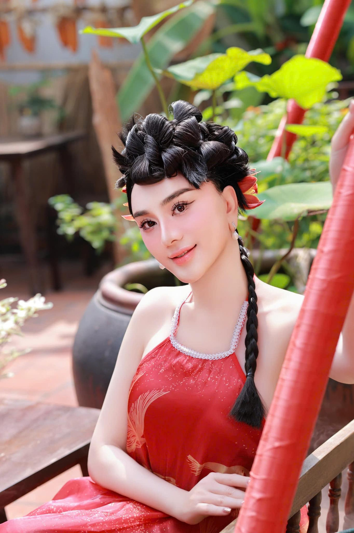 Lâm Khánh Chi mặc yếm đỏ gợi cảm, hóa "nàng xuân 2025". Ảnh: FB Lâm Khánh Chi