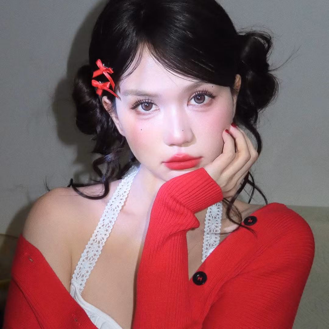 "Nữ hoàng nội y" Ngọc Trinh chụp ảnh concept đáng yêu. Ảnh: FB Trần Thị Ngọc Trinh