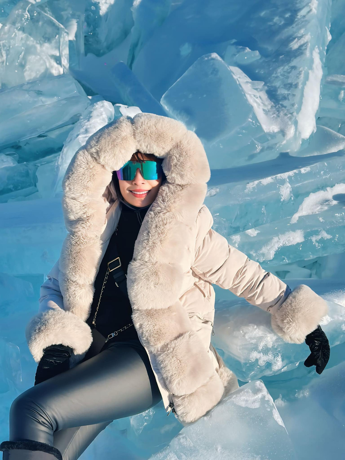 Cựu mẫu Thuý Hằng check-in khi đến hồ Baikal nước Nga. Ảnh: FB Bui Thuy Hang