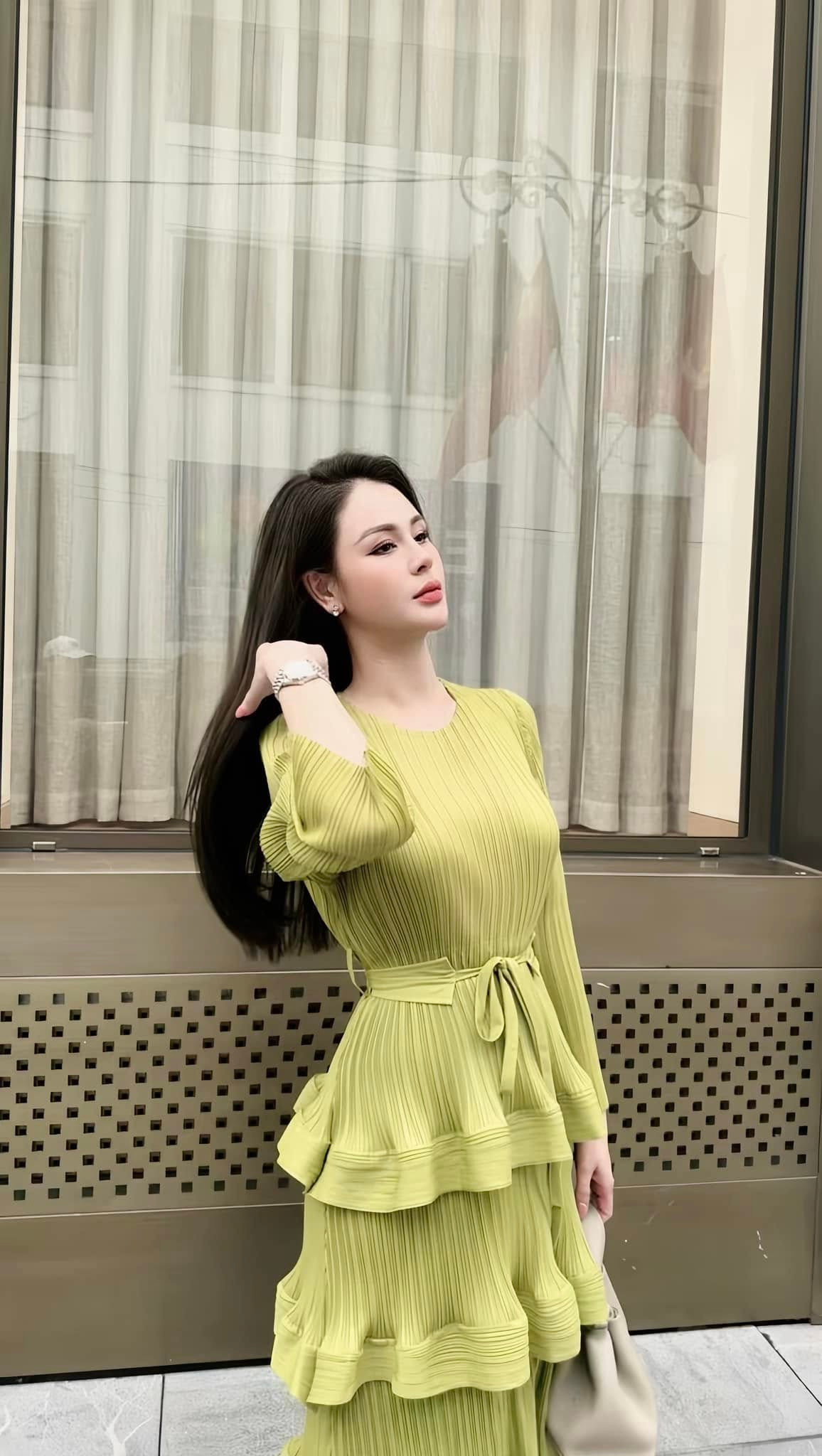 "Ảnh này em chỉ quảng cáo tóc, thật lòng không quẳng thính một ai!", Lương Thu Trang chia sẻ. Ảnh: FB Lương Thu Trang