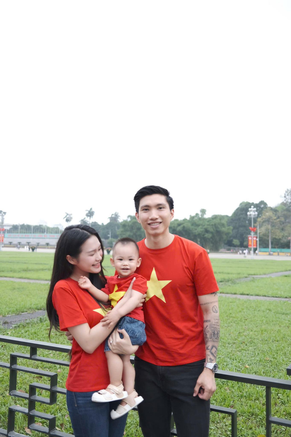 Tổ ấm nhỏ của Đoàn Văn Hậu - Doãn Hải My nhận về hàng nghìn lượt yêu thích vì quá đáng yêu, vừa yêu nước, visual lại "ngút ngàn". Ảnh: FB Doan Hai My