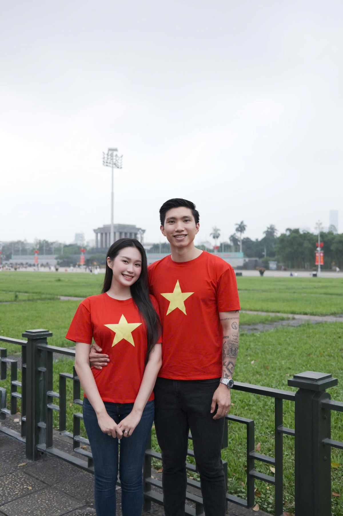 Văn Hậu và Hải My là cặp đôi đình đám làng bóng đá. Từ lúc công khai hẹn hò, nên duyên vợ chồng đến khi đón con đầu lòng, cặp đôi luôn ghi điểm với hình ảnh chỉn chu, ấm áp và tràn ngập năng lượng tích cực. Ảnh: FB Doan Hai My