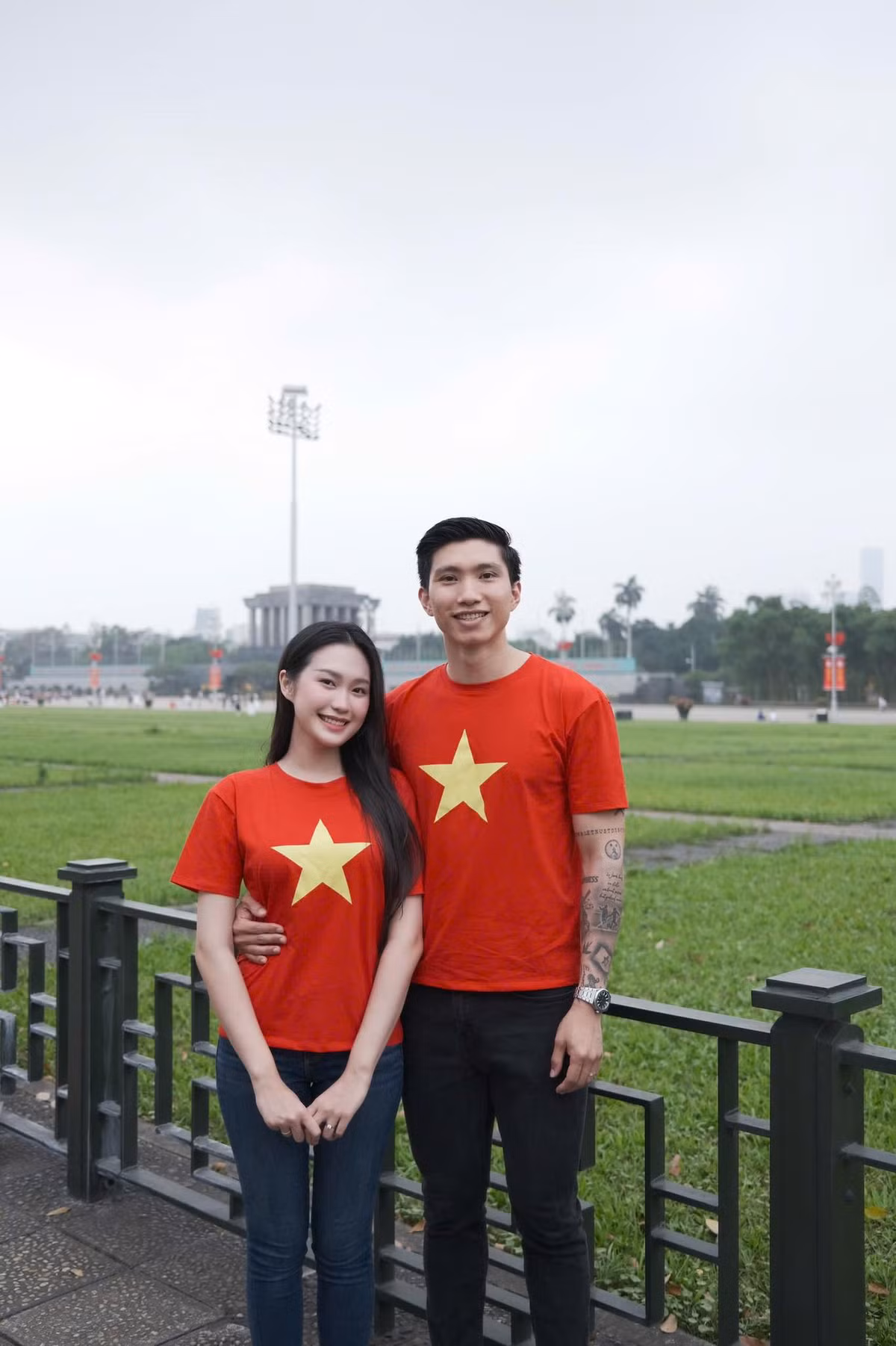 Văn Hậu và Hải My là cặp đôi đình đám làng bóng đá. Từ lúc công khai hẹn hò, nên duyên vợ chồng đến khi đón con đầu lòng, cặp đôi luôn ghi điểm với hình ảnh chỉn chu, ấm áp và tràn ngập năng lượng tích cực. Ảnh: FB Doan Hai My