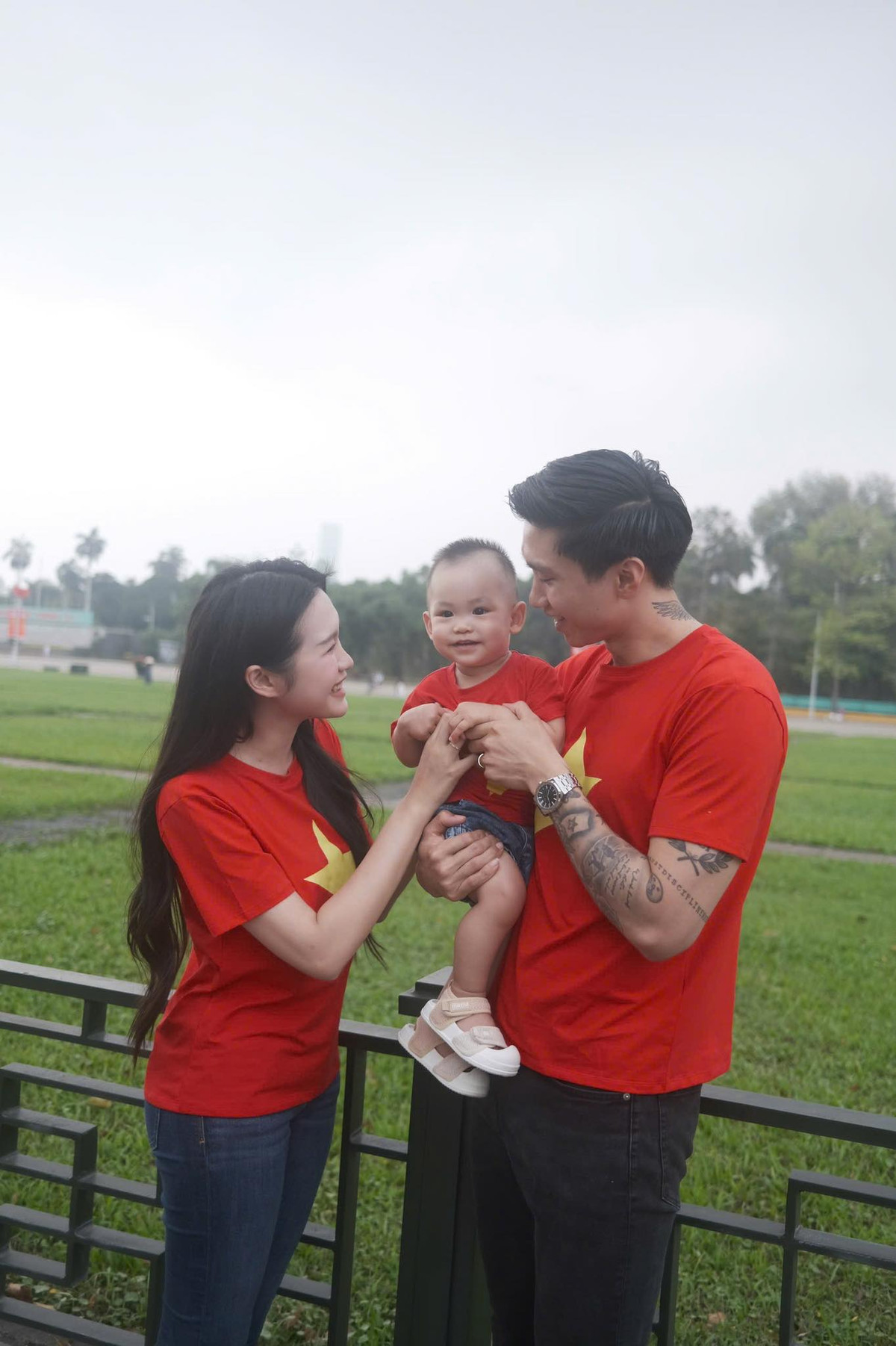 Nụ cười rạng ngời luôn thường trực trên môi mỗi thành viên, thể hiện niềm hạnh phúc viên mãn trong tổ ấm nhỏ. Ảnh: FB Doan Hai My