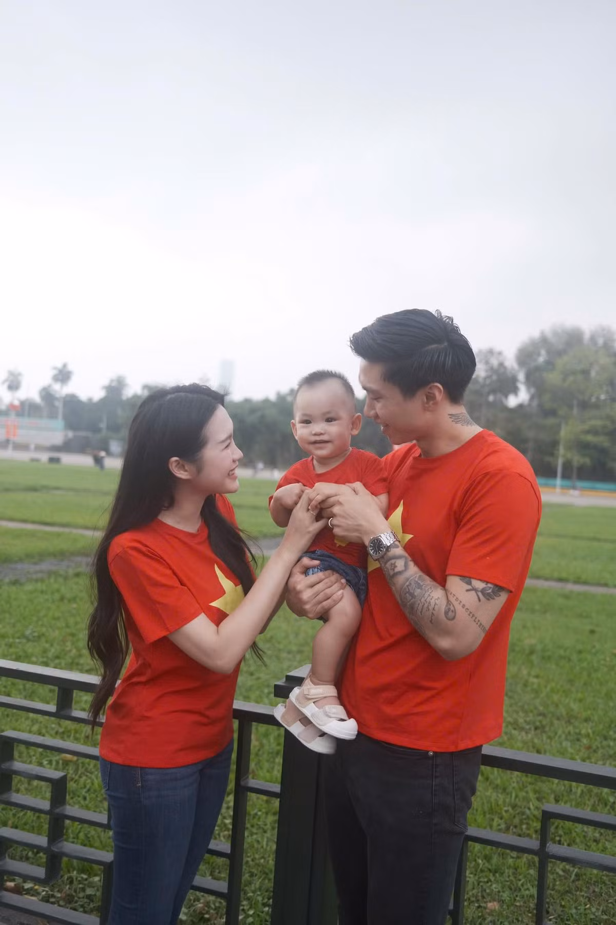 Nụ cười rạng ngời luôn thường trực trên môi mỗi thành viên, thể hiện niềm hạnh phúc viên mãn trong tổ ấm nhỏ. Ảnh: FB Doan Hai My