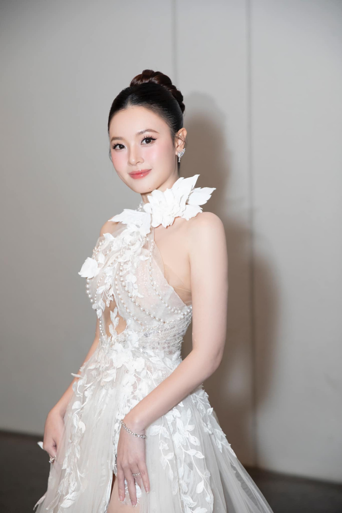 Người đẹp trung thành với các kiểu váy, chân váy dáng dài. Ảnh: FB Đặng Thị Mỹ Dung