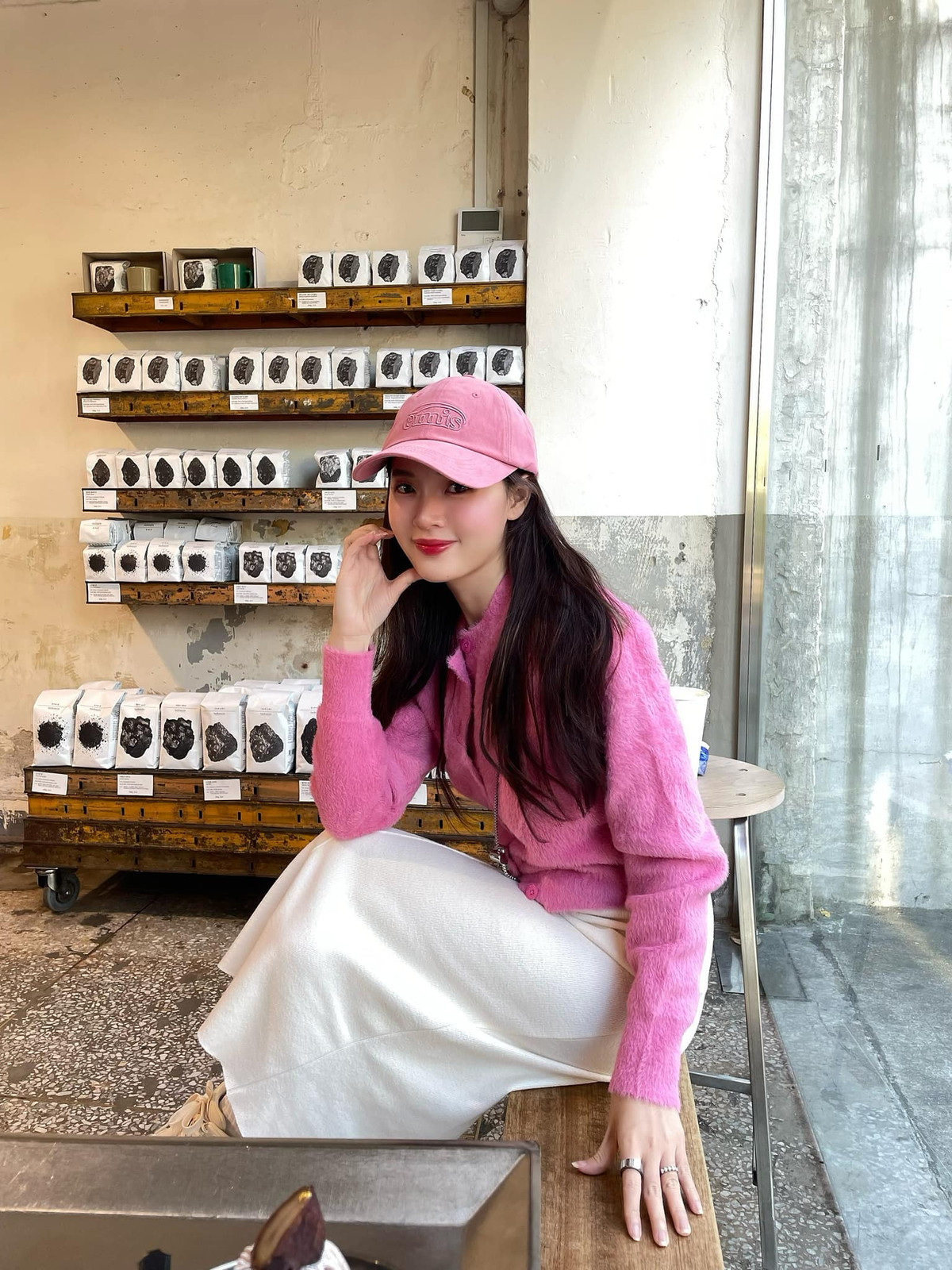 Những thiết kế có đường nét đơn giản, tinh tế luôn được Midu ưu ái. Ảnh: FB Đặng Thị Mỹ Dung