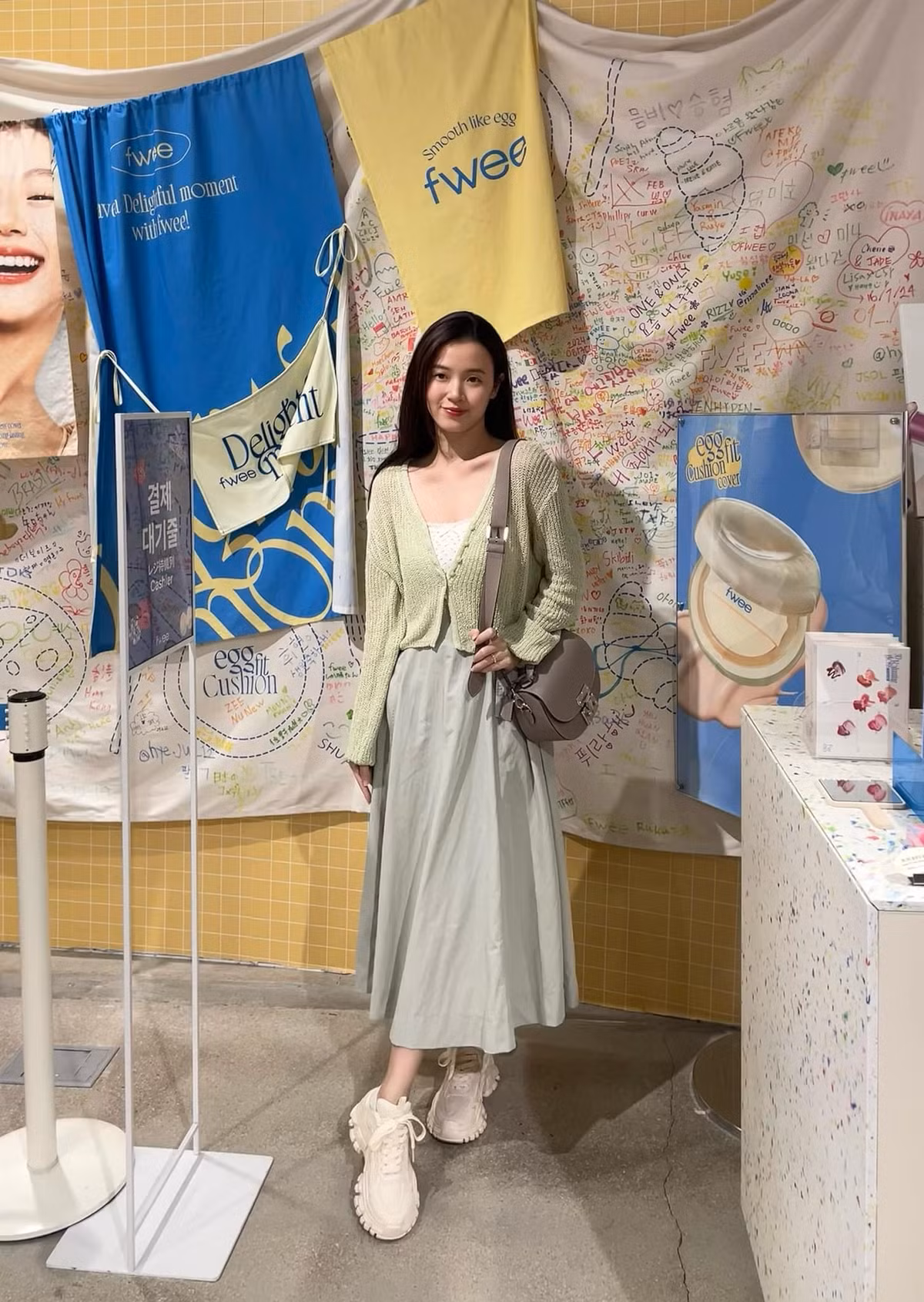 Gam màu trung tính như trắng, đen, be hay các tông màu pastel nhẹ nhàng thường xuyên xuất hiện trong tủ đồ của Midu. Ảnh: FB Đặng Thị Mỹ Dung