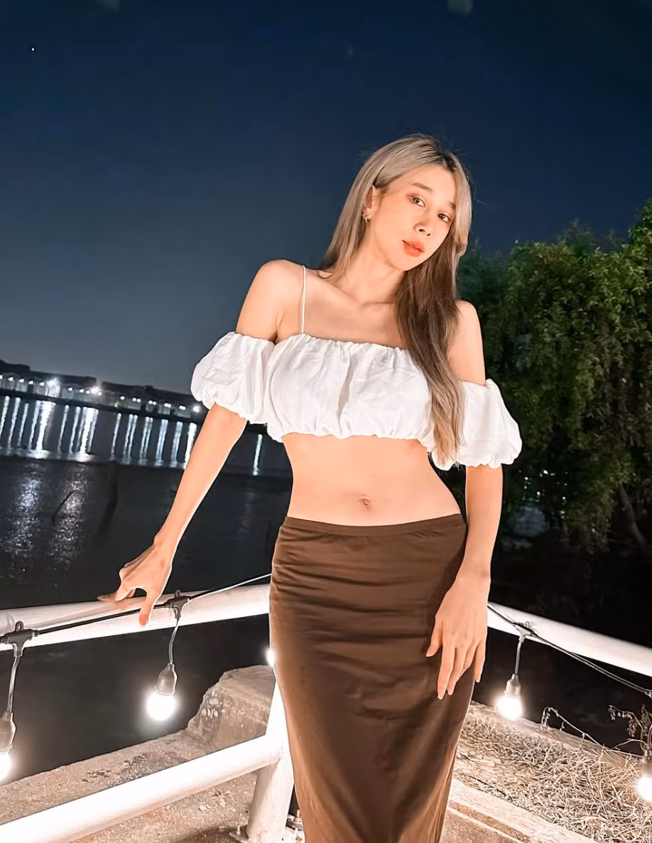 Wanwisa Sriprathet là người đẹp khá nổi tiếng trên MXH Thái Lan. Cô có phong cách thời trang đời thường táo bạo.