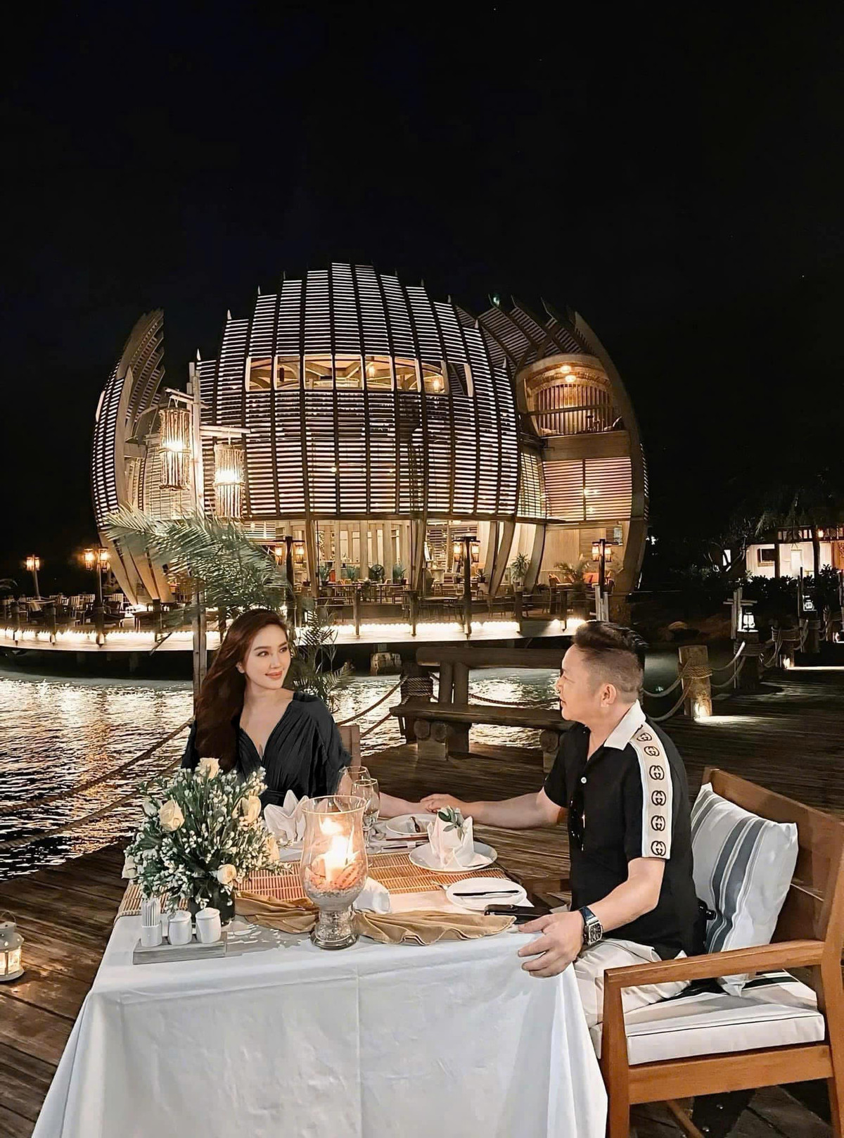 Đăng ảnh bên ông xã, Bảo Thy tâm sự: "Nhất định phải ở bên cạnh một người mang lại cho mình trải nghiệm tốt đẹp hơn lúc bạn độc thân". Ảnh: FB Bao Thy Tran