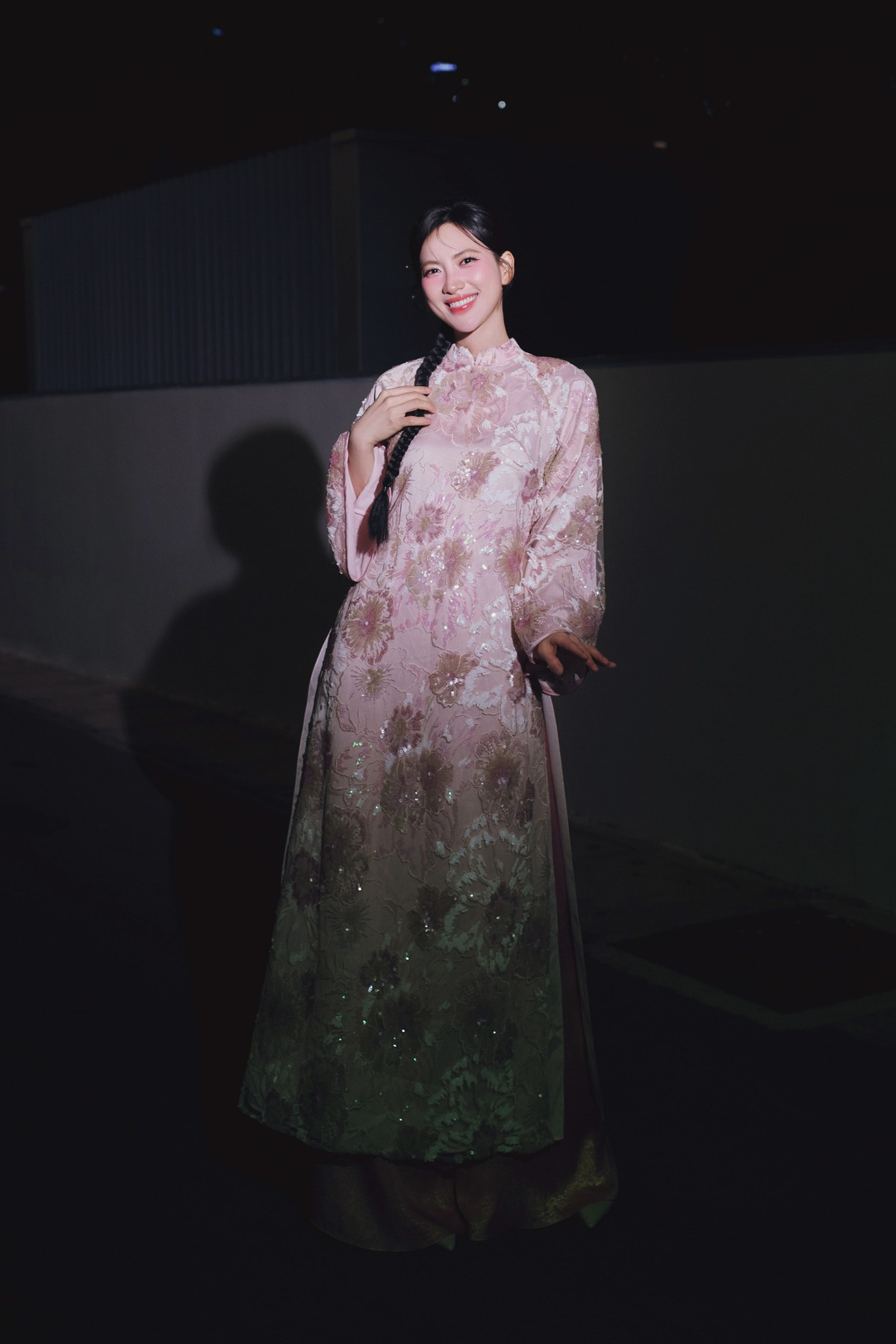 Diễn viên Phương Anh Đào khoe sắc với áo dài. Ảnh: FB Phương Anh Đào