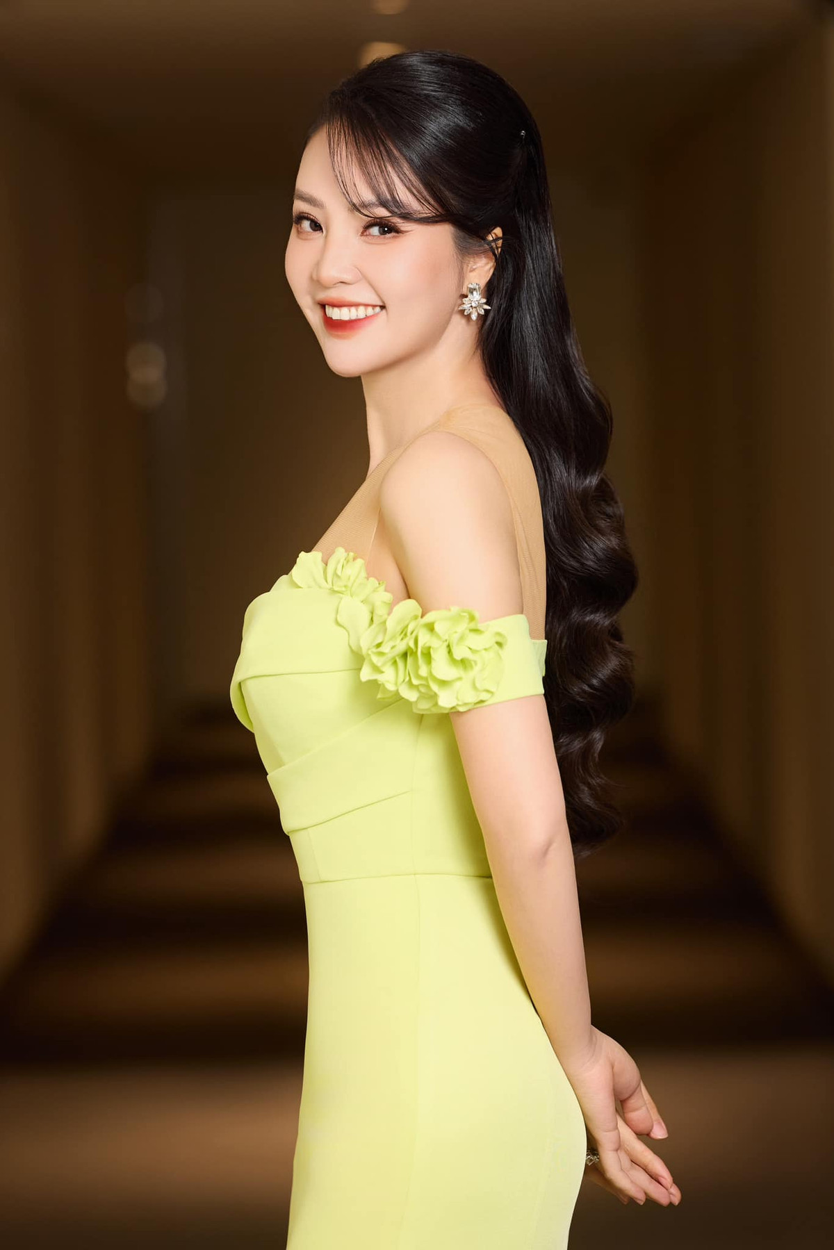 Thụy Vân sở hữu chiều cao lý tưởng 1m71 cùng số đo 3 vòng 87 – 61 – 90 cm. Ảnh: FB Nguyễn Thuỵ Vân