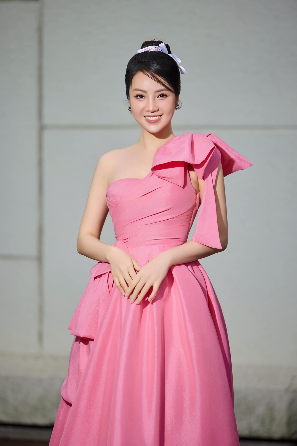 Thuỵ Vân đạt danh hiệu Á hậu 2 và giải "Thí sinh trả lời ứng xử hay nhất" tại cuộc thi Hoa hậu Việt Nam 2008. Ảnh: FB Nguyễn Thuỵ Vân