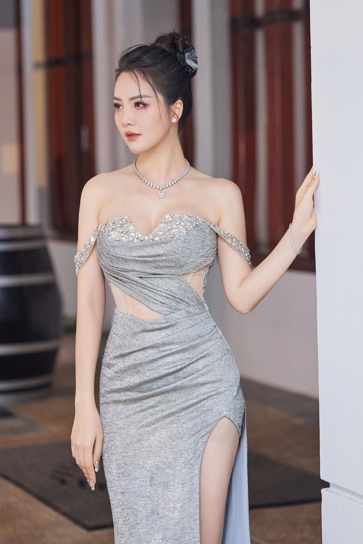 Bí quyết giữ gìn nhan sắc của cô chính là chế độ ăn uống khoa học, tập luyện đều đặn và tinh thần luôn lạc quan, yêu đời. Ảnh: FB Nguyễn Thuỵ Vân