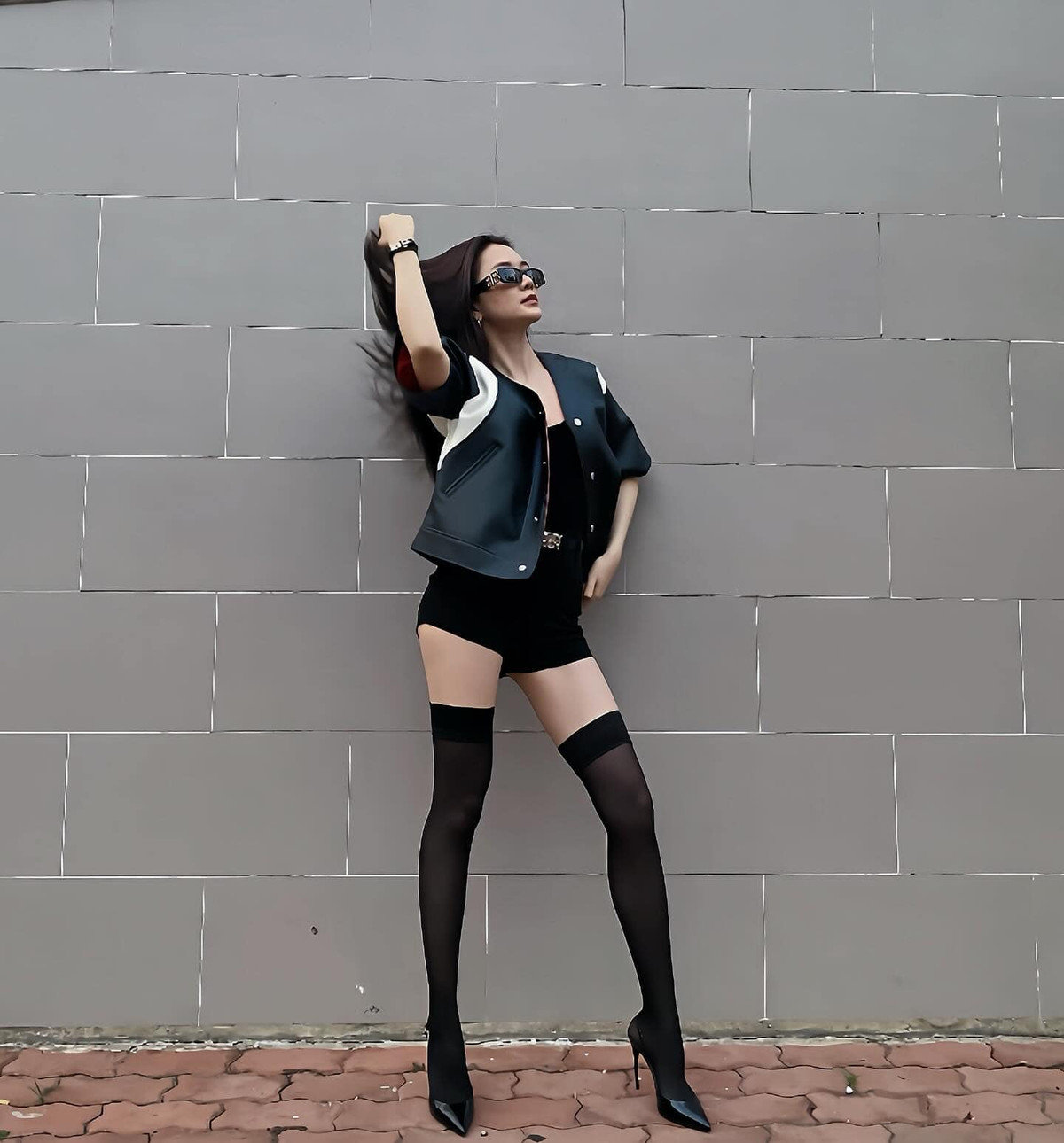 Đôi chân thon dài và thân hình mảnh mai là lợi thế để Thiều Bảo Trang diện nhiều phong cách khác nhau. Ảnh: FB Thiều Bảo Trang