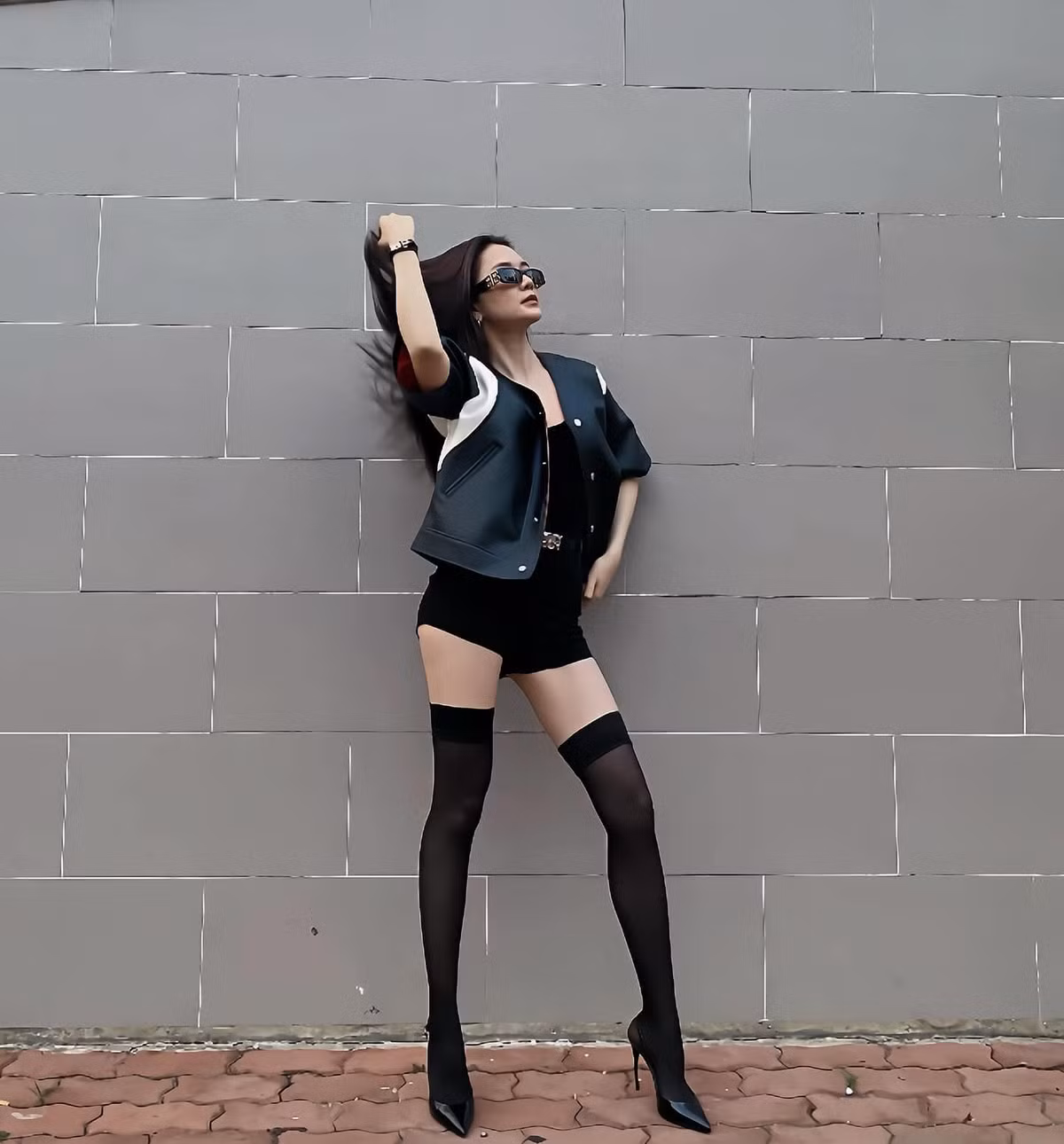 Đôi chân thon dài và thân hình mảnh mai là lợi thế để Thiều Bảo Trang diện nhiều phong cách khác nhau. Ảnh: FB Thiều Bảo Trang