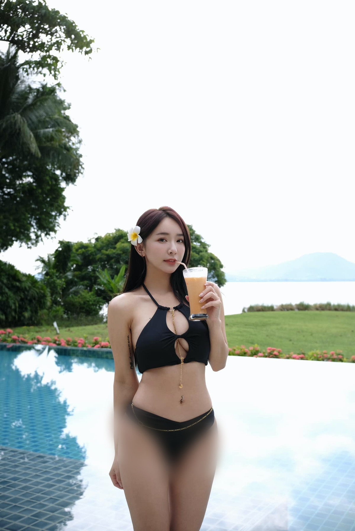 Trên trang cá nhân, người đẹp Trung Quốc thường xuyên đăng tải hình ảnh diện bikini nóng bỏng.