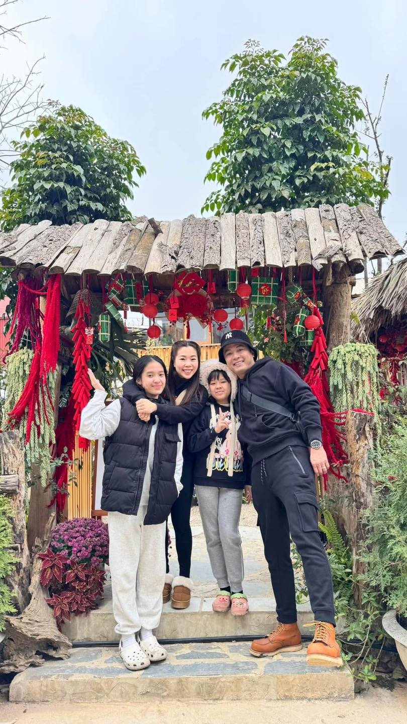 Gia đình Hồng Đăng du xuân sớm. Ảnh: FB Lê Hồng Đăng