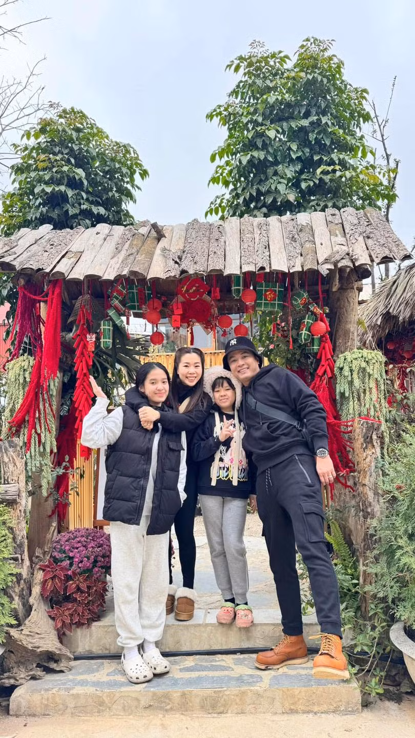 Gia đình Hồng Đăng du xuân sớm. Ảnh: FB Lê Hồng Đăng