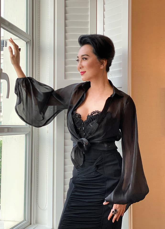 MC Nguyễn Cao Kỳ Duyên thần thái kiêu sa, trẻ đẹp ở tuổi 59. Ảnh: FB Nguyen Cao Ky Duyen