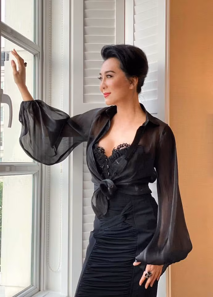 MC Nguyễn Cao Kỳ Duyên thần thái kiêu sa, trẻ đẹp ở tuổi 59. Ảnh: FB Nguyen Cao Ky Duyen