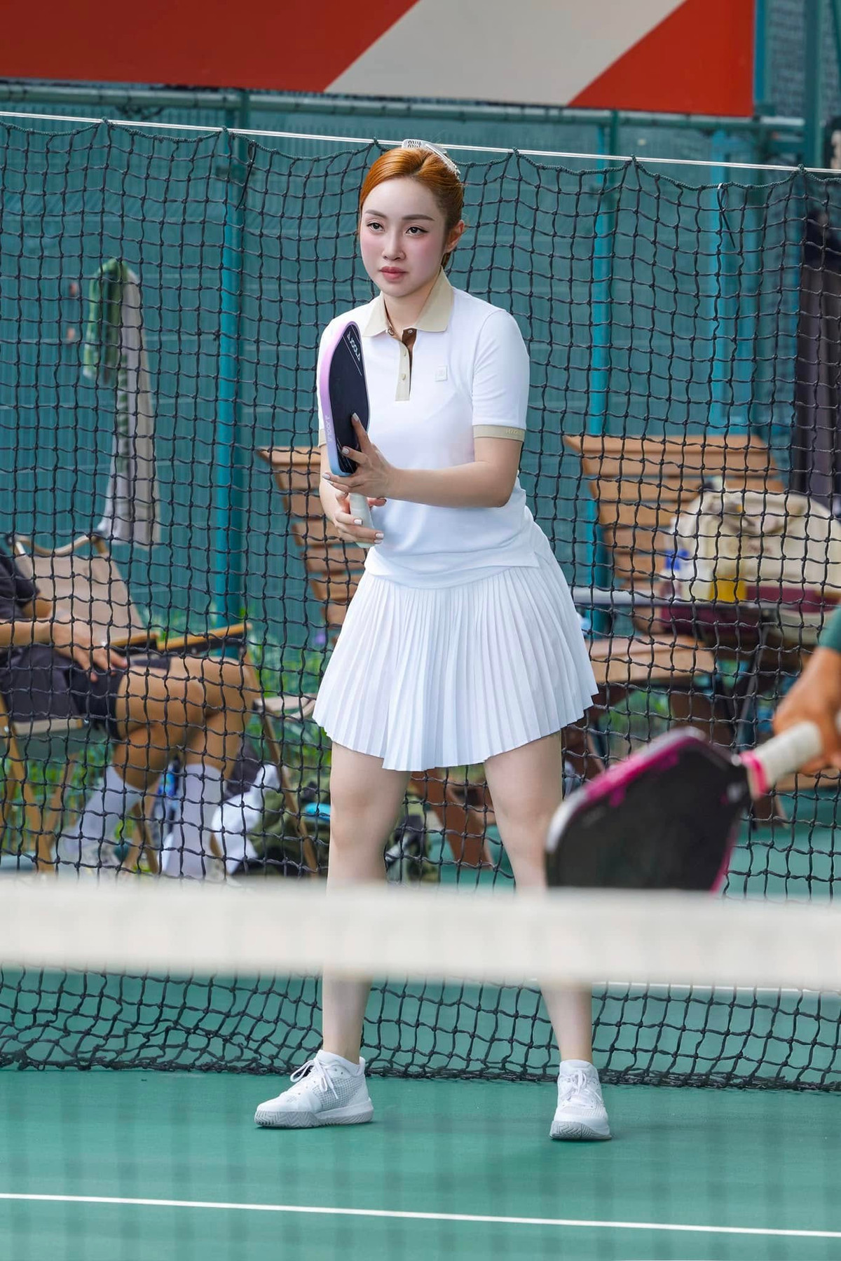 Gần đây Lý Thùy Chang đam mê môn pickleball, thường xuyên ra sân tập luyện cùng ông xã và hội chị em thân thiết. Ảnh: FB Lý Thuỳ Chang