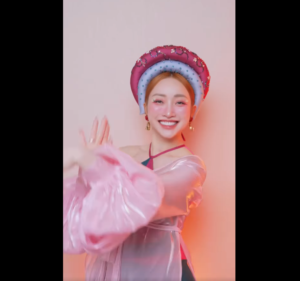 Vợ Chi Bảo cho biết sau khi giảm thành công 15 kg, cô tự tin mặc nhiều kiểu trang phục khác nhau, khoe sắc vóc sau sinh. Ảnh chụp màn hình