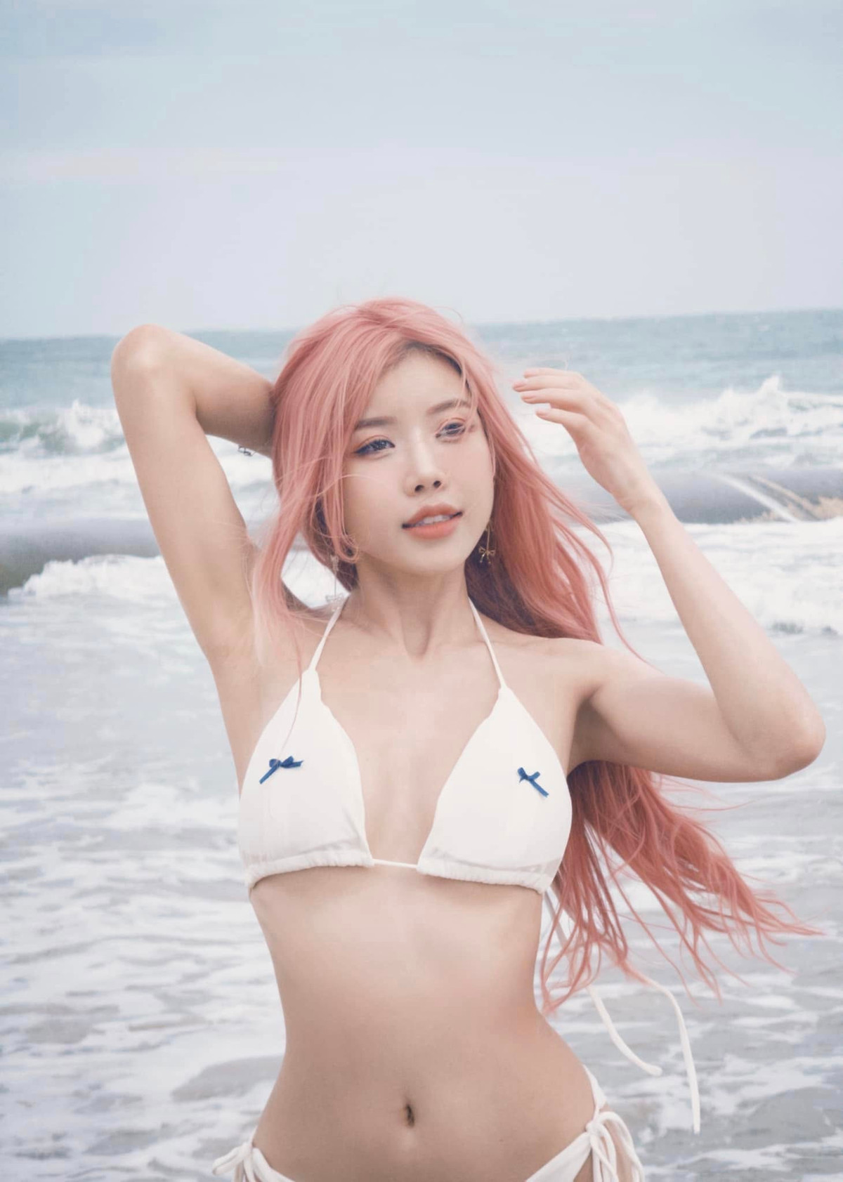 Trang Pháp gợi cảm với bikini. Ảnh: FB Trang Phap