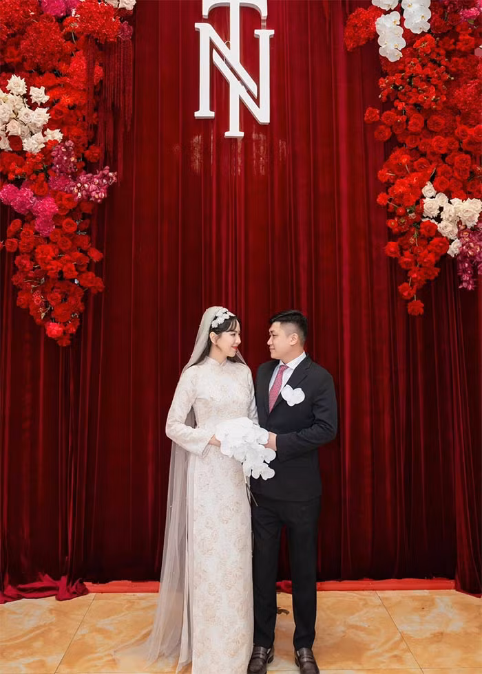 Đến cuối tháng 11/2024 Mai Ngọc đăng ký kết hôn với người chồng thứ hai và tổ chức lễ cưới vào cuối tháng 12/2024. (Ảnh: FB Mai Ngọc)