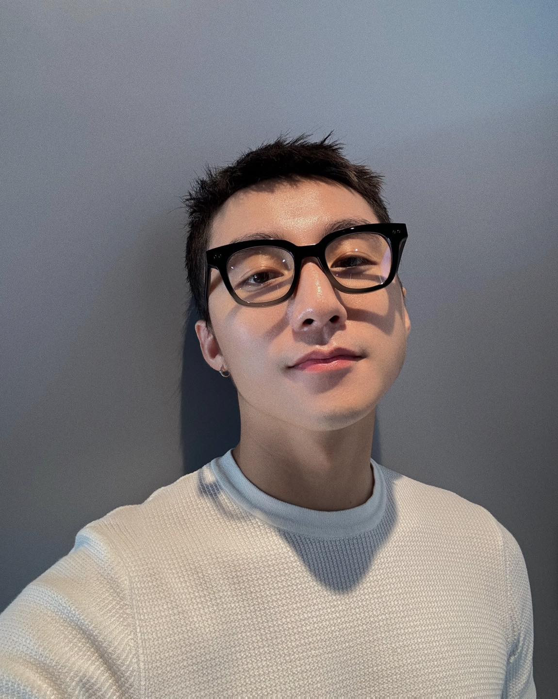 Sơn Tùng M-TP đăng ảnh: "Hôm nay anh bận… Để yên cho anh nghiêm túc". Ảnh: FB M-TP