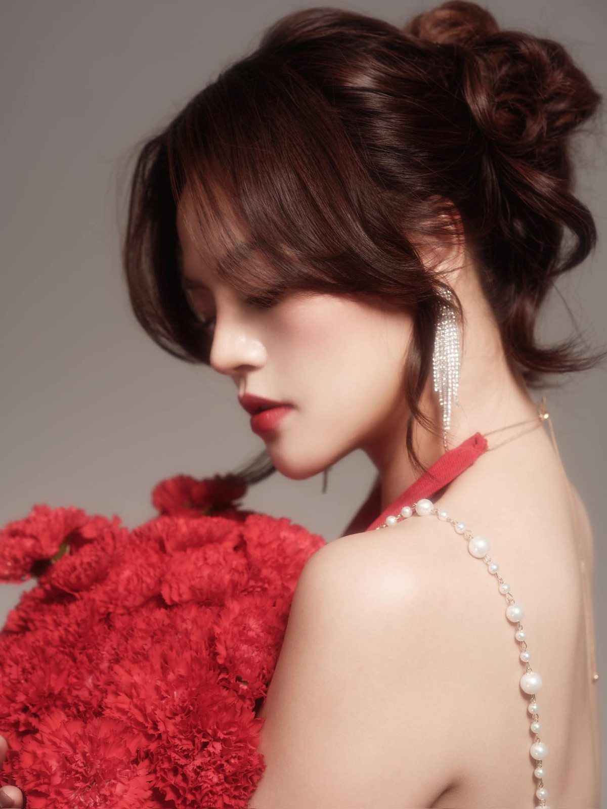 Mẹ bỉm Thu Quỳnh chụp cận dung nhan xịn xò, sắc vóc thon gọn. Ảnh: FB Nguyễn Thu Quỳnh