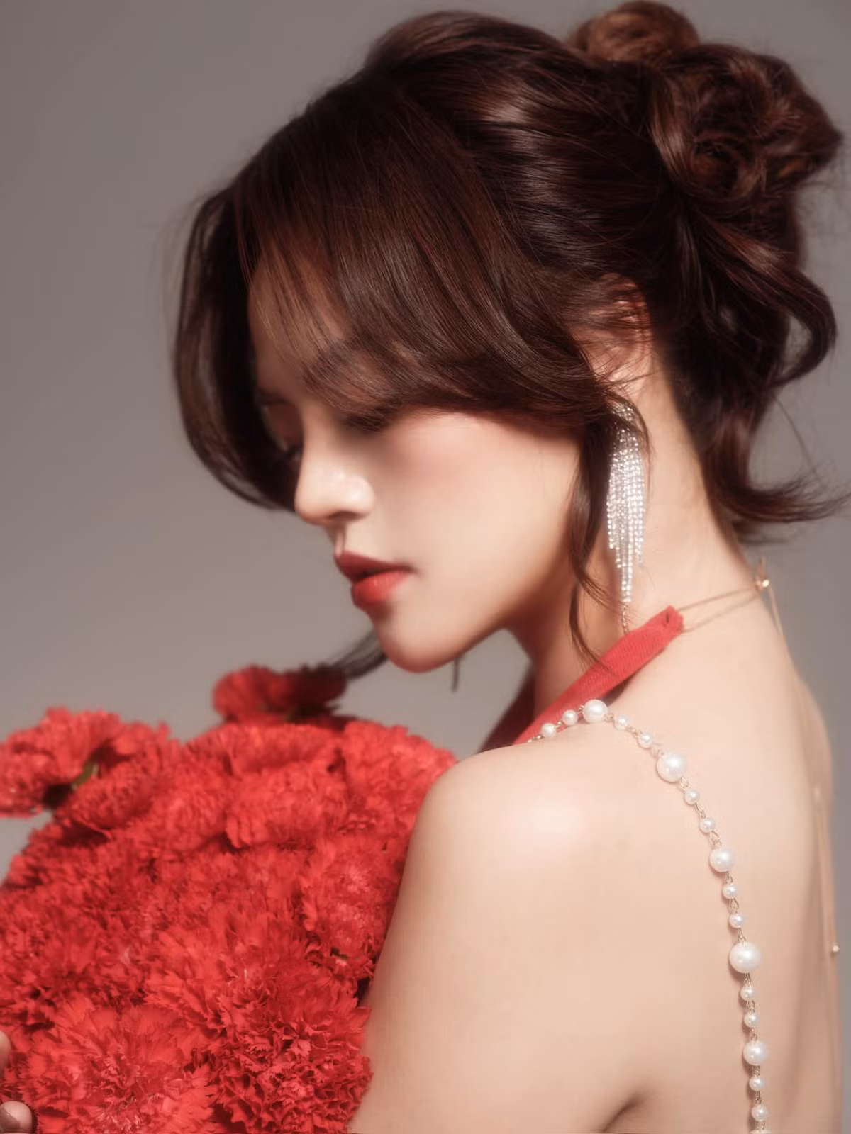 Mẹ bỉm Thu Quỳnh chụp cận dung nhan xịn xò, sắc vóc thon gọn. Ảnh: FB Nguyễn Thu Quỳnh