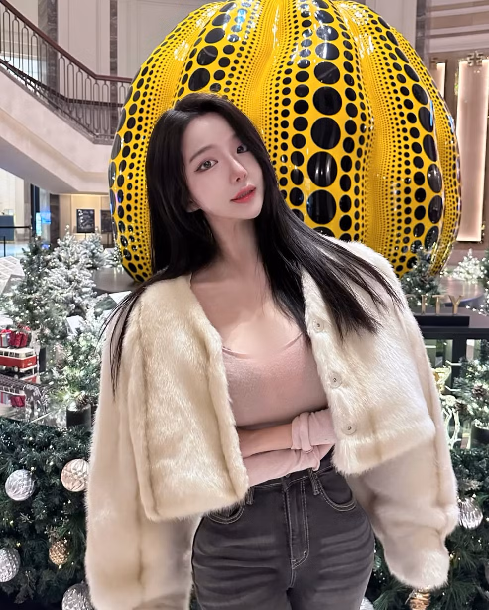 Đặc biệt, thân hình chữ S của Loyewe xứng đáng được xem là tuyệt phẩm.