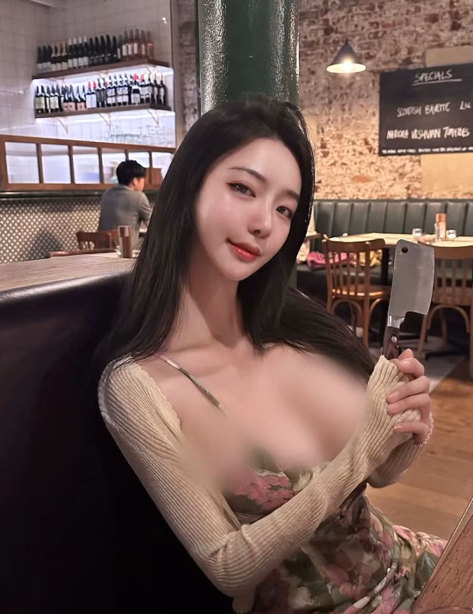 Loyewe cho biết, để có được thân hình này, cô luôn phải tập luyện rất nghiêm khắc. Ảnh: IGNV