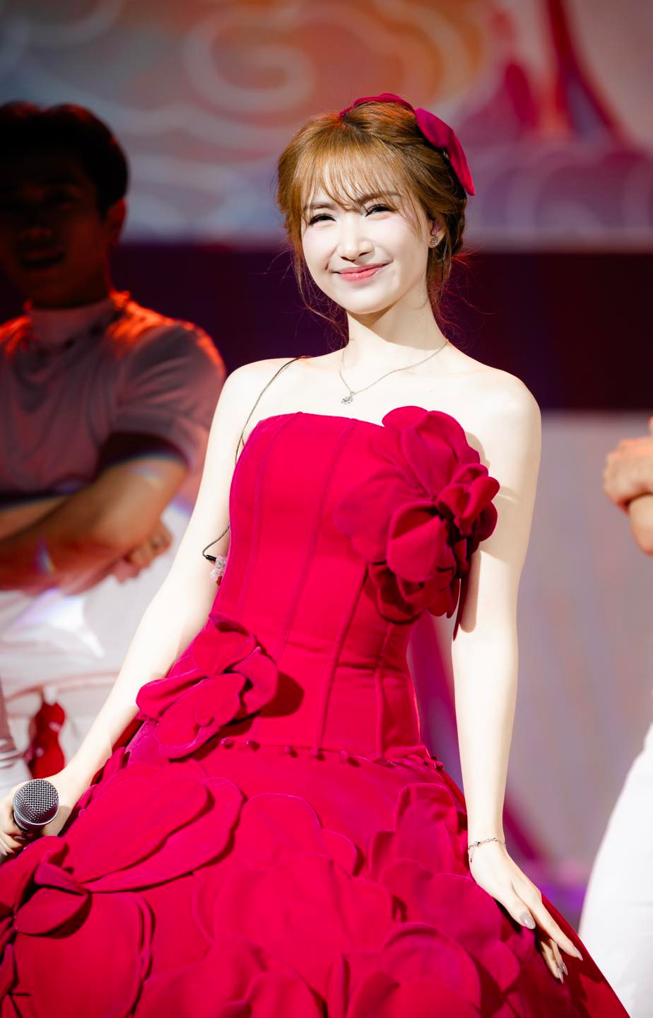 Hiện tại, Hòa Minzy thuộc nhóm ca sĩ nhiều hit, đắt show, được nhiều chương trình truyền hình thực tế và nhãn hàng săn đón. Ảnh: FB Hoà Minzy