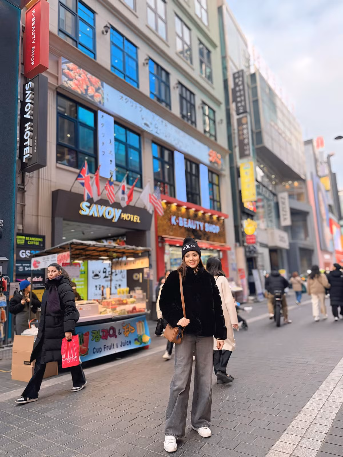 Bà xã nghệ sĩ Công Lý check-in Hàn Quốc. Ảnh: FB Ngọc Hà Lê