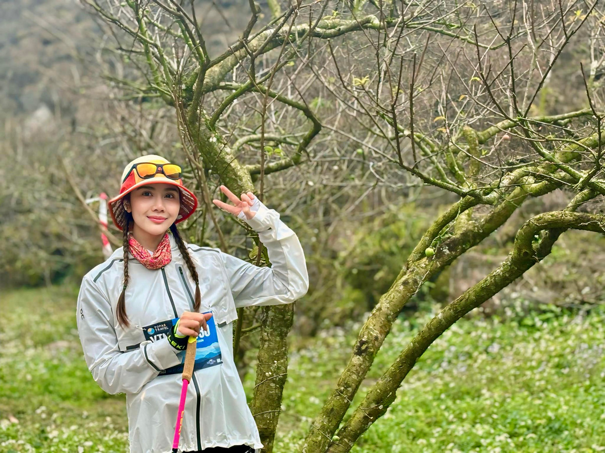 Huyền Lizzie trong chuyến trekking tại Mộc Châu. Ảnh: FB Phan Minh Huyền