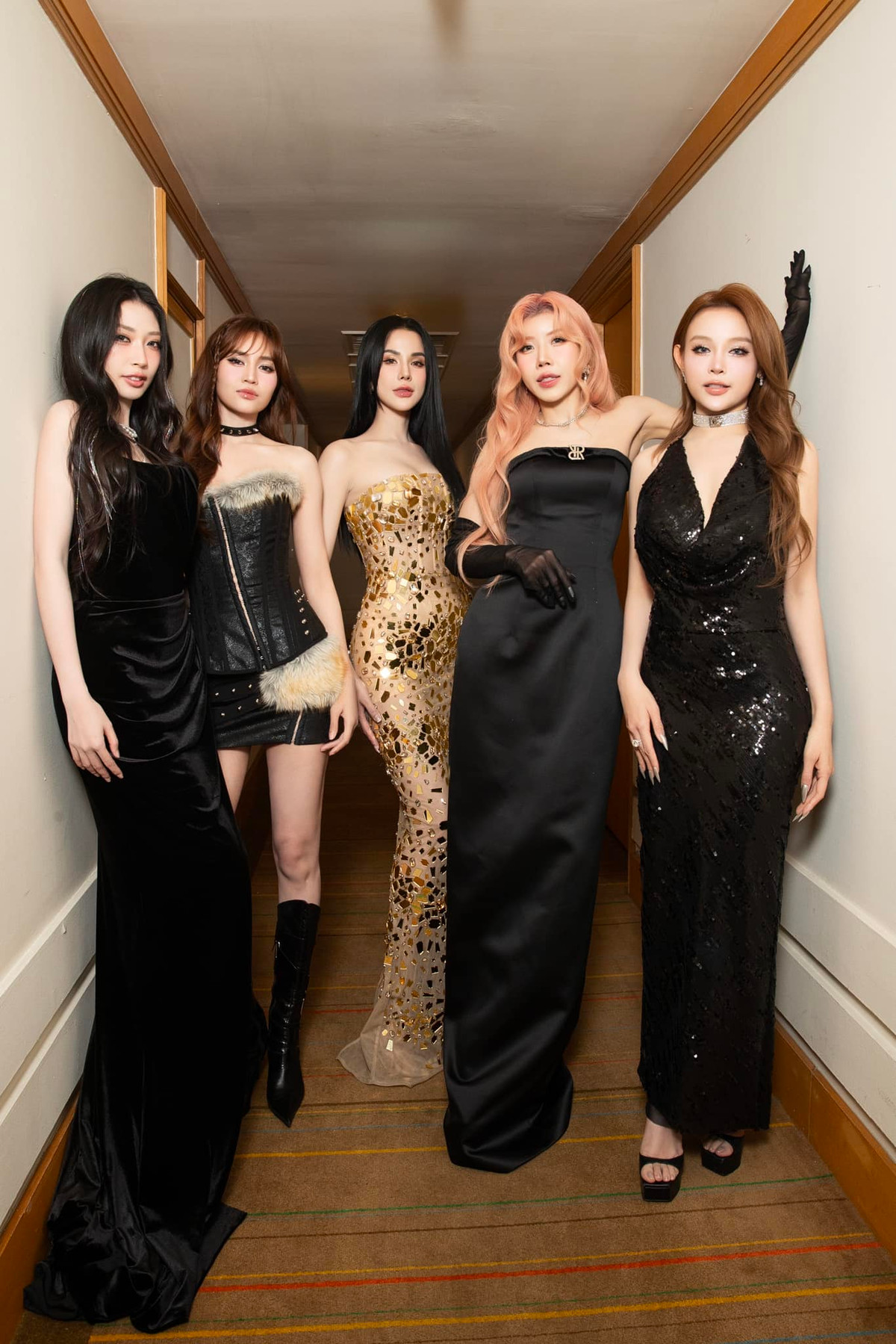 Trang Pháp hội ngộ dàn Chị đẹp mùa 1, nhan sắc ai nấy đều gây trầm trồ. Ảnh: FB Diệp Lâm Anh