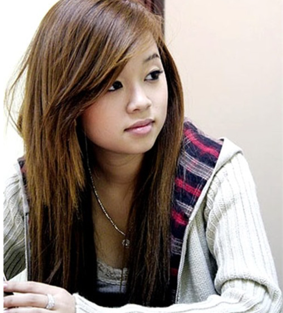 Ly Kute tên thật là Nguyễn Khánh Ly, sinh năm 1990. Cô từng được đông đảo khán giả biết đến khi tham gia phim " Nhật ký Vàng Anh" năm 2007, vào vai nữ sinh đanh đá, dễ bị ghét có tên là Dịu. Ảnh: Dân Việt