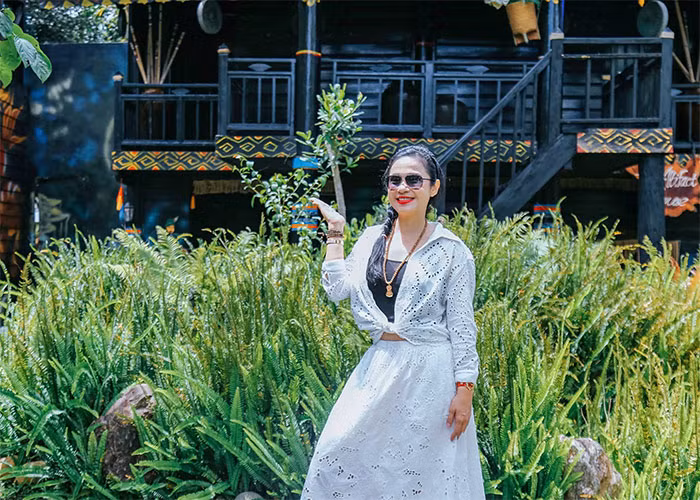 Cô thường xuyên đi du lịch trong và ngoài nước, tận hưởng cuộc sống đáng mơ ước. (Ảnh: FB Trần Việt Trinh)