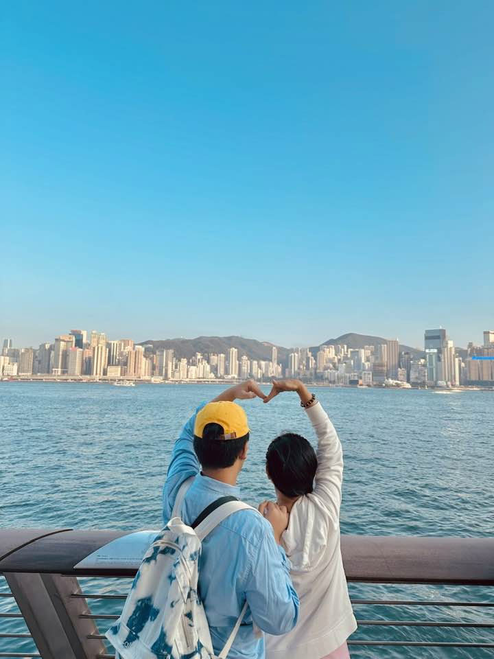 Hai mẹ con Việt Trinh trong một chuyến du lịch nước ngoài.(Ảnh: FB Trần Việt Trinh)