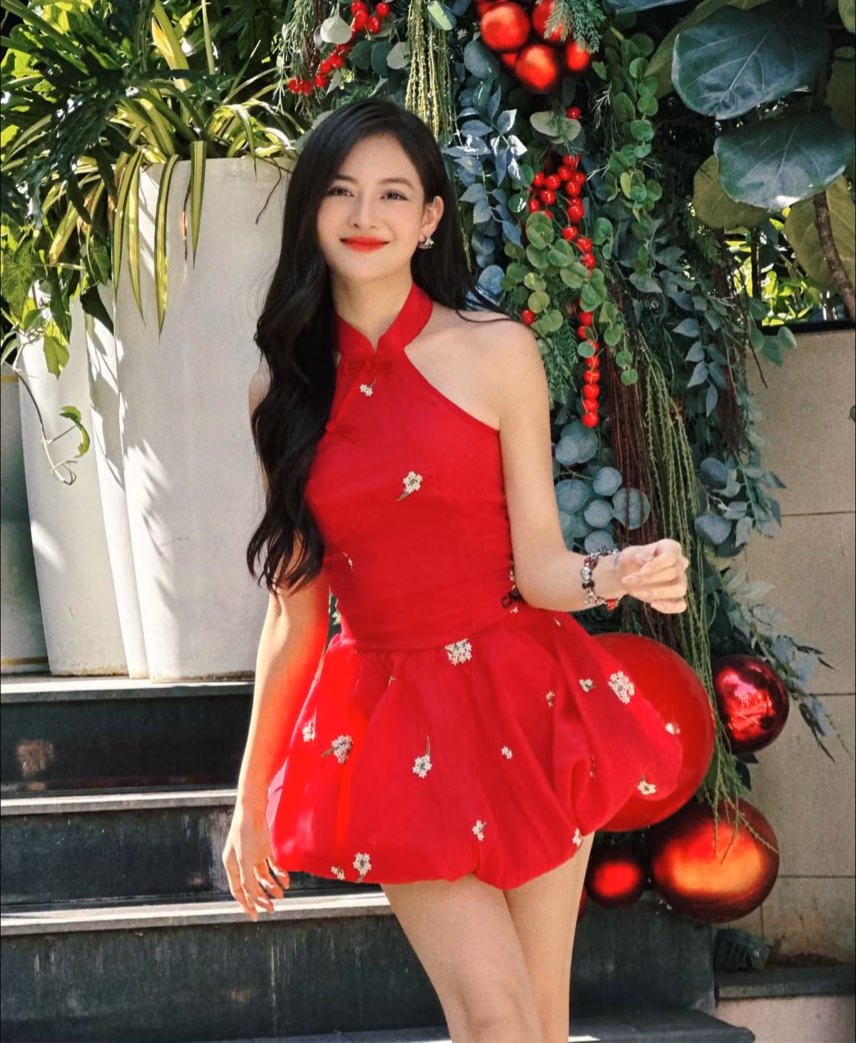 Diễn viên Thuỳ Anh tự nhủ: "Năm 2025 sẽ cố gắng bớt hướng nội và thể hiện cảm xúc tới những người mình yêu thương nhiều hơn. Quan trọng nhất, phải thật nhiều sức khoẻ để có đủ năng lượng làm được những điều mình muốn". Ảnh: FB Thuỳ Anh