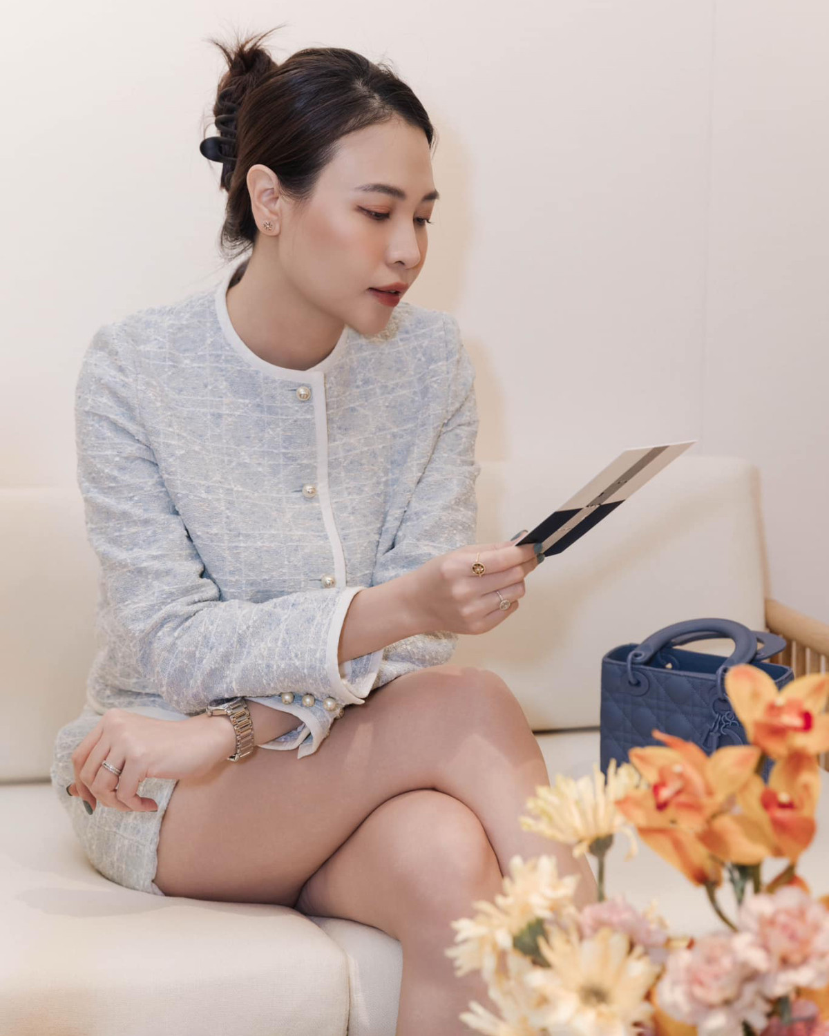 Với tông màu xanh pastel, trang phục giúp cựu người mẫu Đàm Thu Trang tạo vẻ nhẹ nhàng, trẻ trung. Nhiều khán giả khen vóc dáng của nàng dâu hào môn sau sinh. Ảnh: FB Đàm Thu Trang