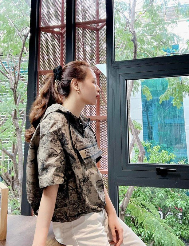 Phong cách thời trang của Đàm Thu Trang được nhiều người nhận xét là tinh tế và đẳng cấp. Ảnh: FB Đàm Thu Trang