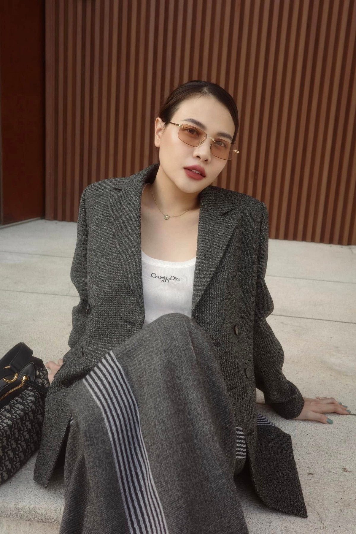 Dù đã rời xa sàn catwalk, bà xã Cường Đô La vẫn giữ được vóc dáng thon gọn và thần thái rạng rỡ. Cô thường xuyên xuất hiện với những bộ trang phục đơn giản, thoải mái nhưng không kém phần sang trọng. Ảnh: FB Đàm Thu Trang