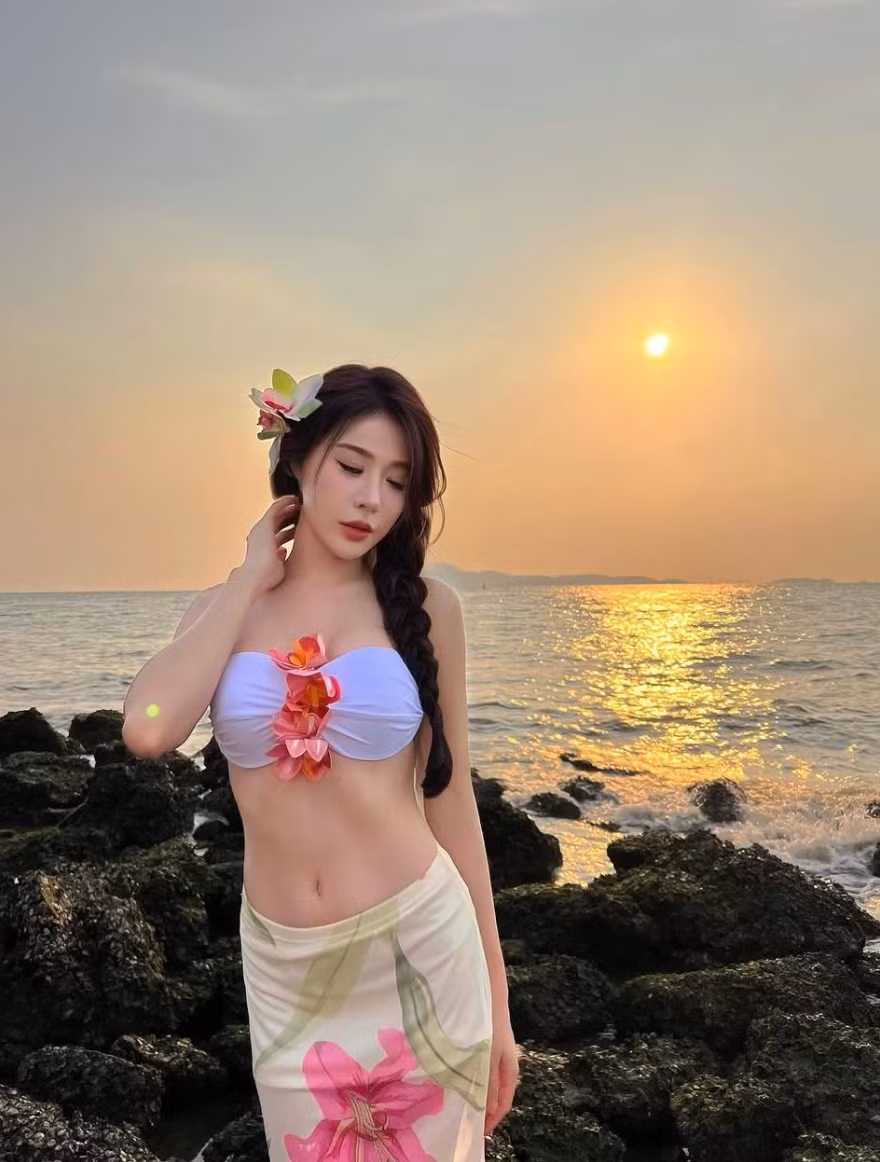 Những hình ảnh Pimlita diện bikini nhanh chóng lan truyền trên mạng xã hội.