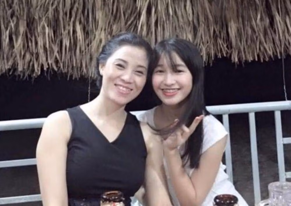 Những hình ảnh thời chưa nổi tiếng của Á hậu Phương Nhi bất ngờ gây chú ý. Thời điểm này người đẹp đang đi học, có vẻ đẹp mộc mạc, trong trẻo kiểu "cô bé nhà bên". Ảnh: Đời sống Pháp Luật