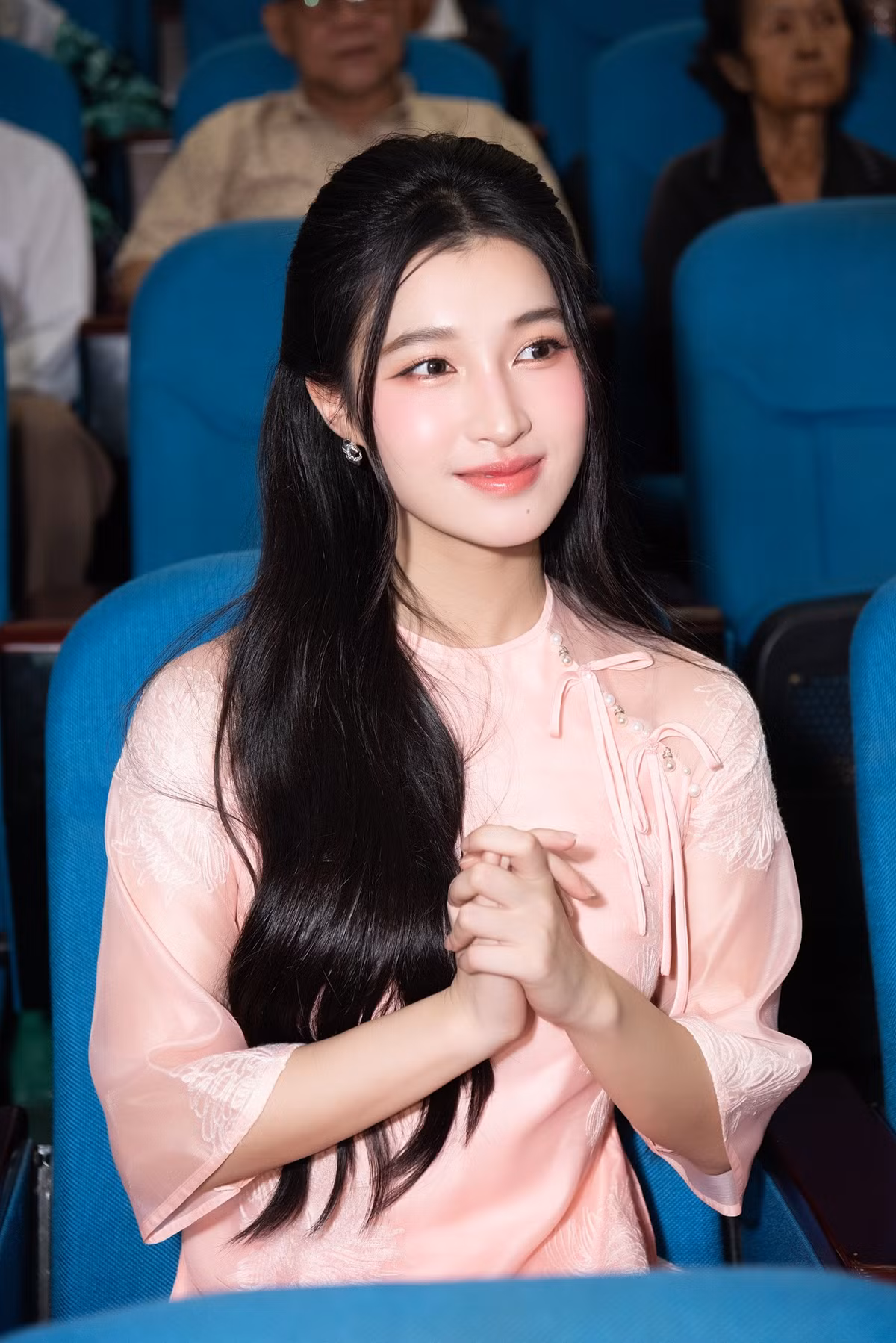 Phải thú nhận so với ngày còn nhỏ, Phương Nhi giờ đây đã xinh đẹp hơn rất nhiều. Ảnh: FB Nguyễn Phương Nhi