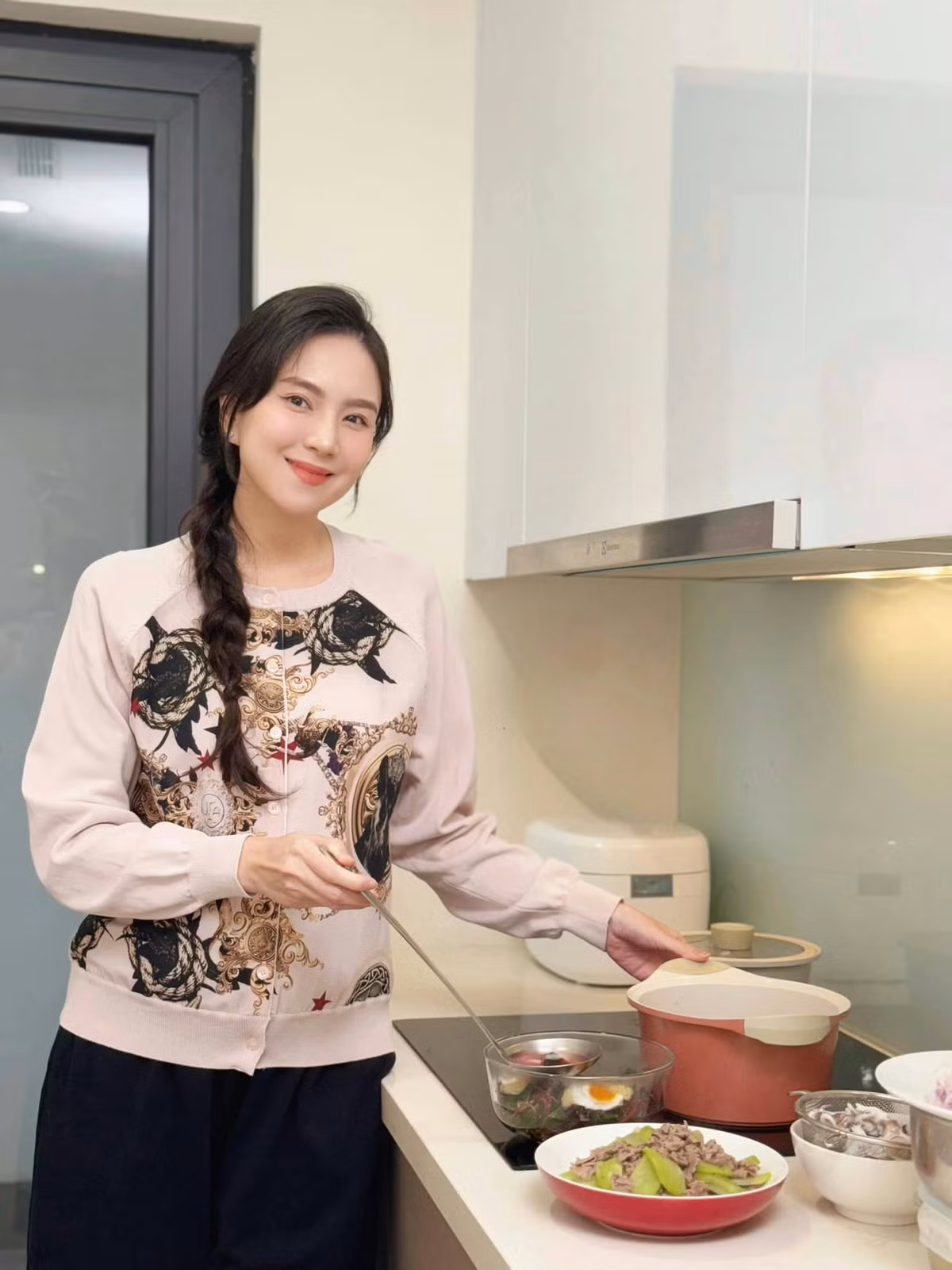 Cô chú trọng chế độ ăn uống khoa học, giàu dưỡng chất. Ảnh: FB Mai Ngọc